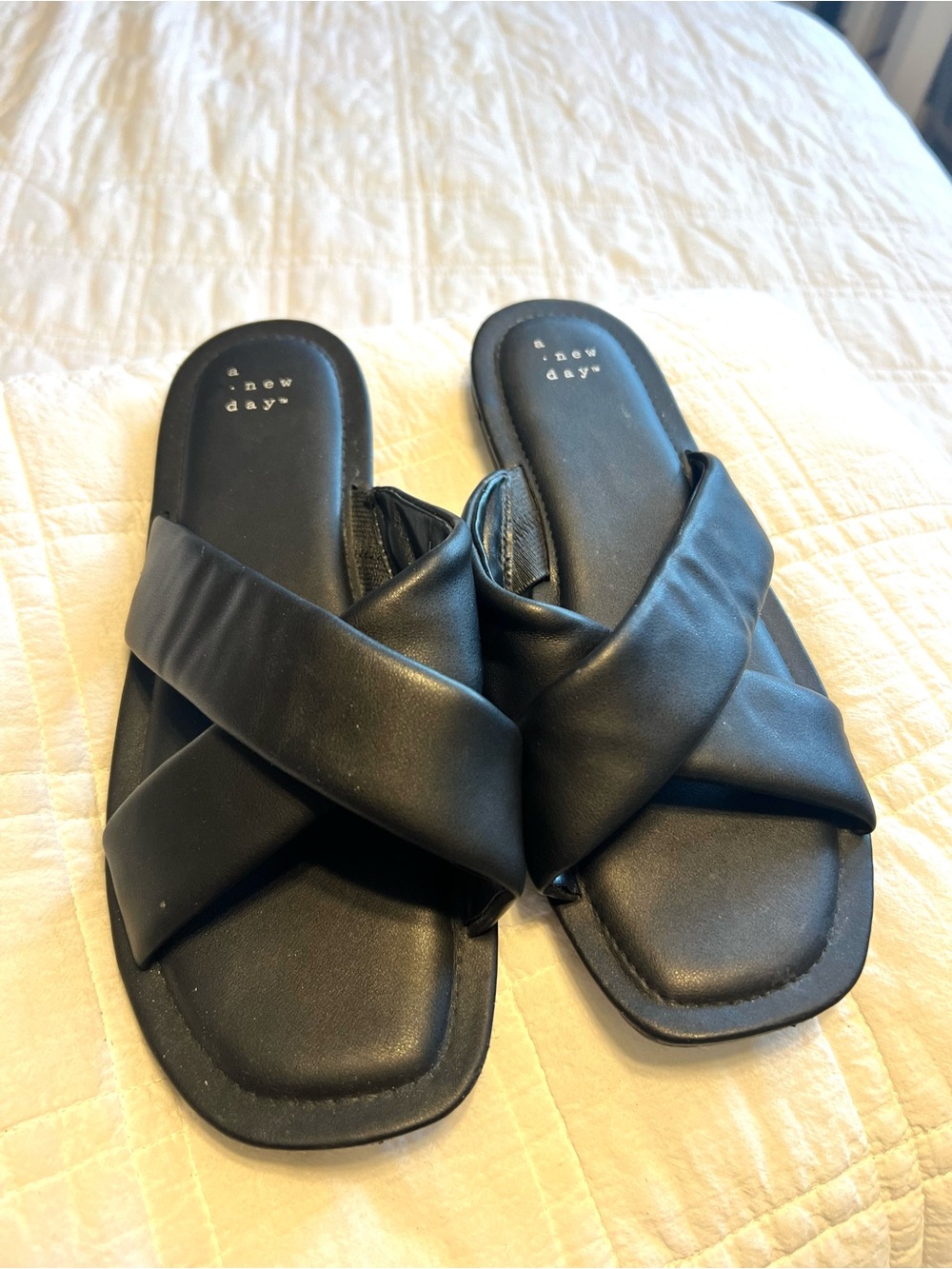 A New Day Black Crisscross Cushy Slide Sandals | Women's 9